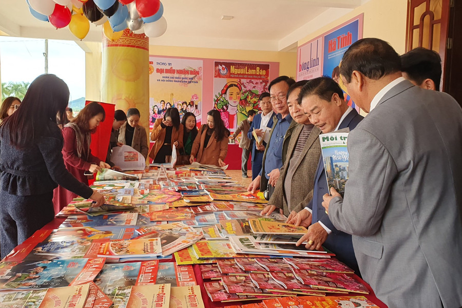 Hội báo Xuân Quý Mão 2023 diễn ra tại Nhà Văn hóa huyện Vũ Quang từ ngày 12/1 đến ngày 15/1/2023, đem đến cho độc giả hơn 200 đầu báo và hơn 800 ấn phẩm báo, sản phẩm báo chí của các cơ quan báo chí Trung ương và địa phương.