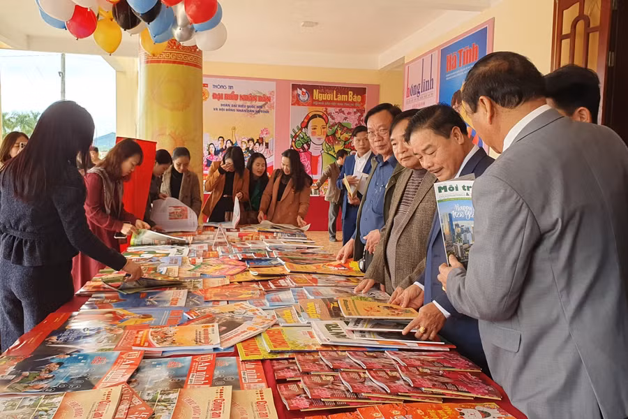 Hội báo Xuân Quý Mão 2023 diễn ra tại Nhà Văn hóa huyện Vũ Quang từ ngày 12/1 đến ngày 15/1/2023, đem đến cho độc giả hơn 200 đầu báo và hơn 800 ấn phẩm báo, sản phẩm báo chí của các cơ quan báo chí Trung ương và địa phương.