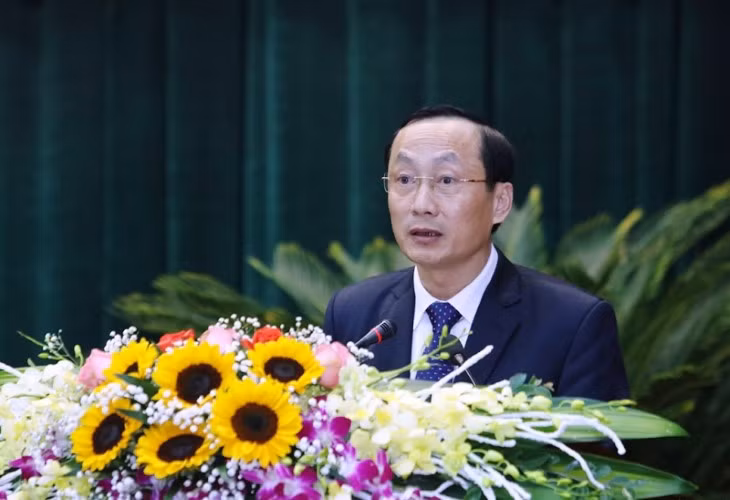 Ông Đặng Ngọc Sơn, Phó Chủ tịch UBND tỉnh Hà Tĩnh trả lời các câu hỏi chất vấn tại nghị trường.