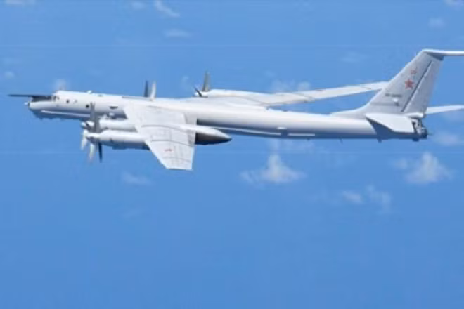  Máy bay chống tàu ngầm Tu-142 của Nga.