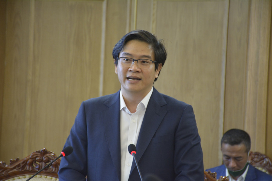 Ông Thái Văn Tài - Vụ trưởng Vụ Giáo dục Tiểu học báo cáo tổng kết tại Hội nghị Ông Thái Văn Tài - Vụ trưởng Vụ Giáo dục Tiểu học báo cáo tổng kết tại Hội nghị