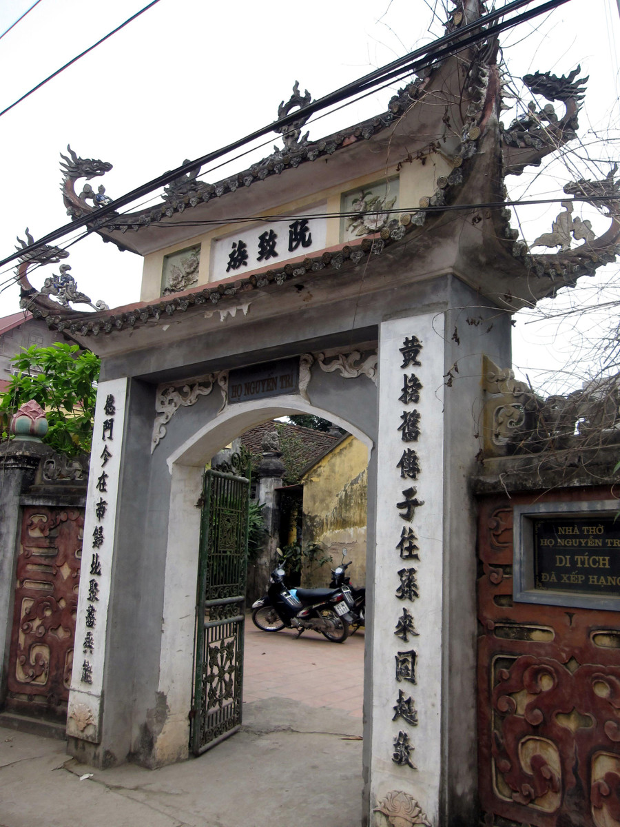 Cổng nhà thờ Tế tửu Quốc Tử Giám Nguyễn Trí Vị.