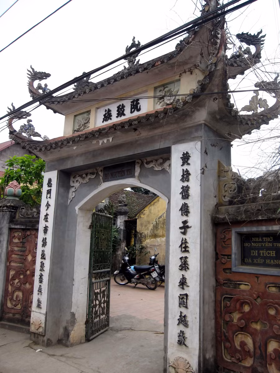 Cổng nhà thờ Tế tửu Quốc Tử Giám Nguyễn Trí Vị.