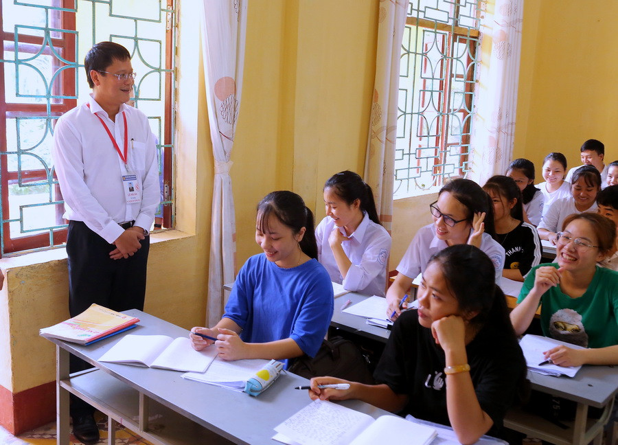 Thứ trưởng Lê Hải An động viên, khích lệ thí sinh Trường THPT Phương Sơn trước thềm Kỳ thi THPT quốc gia năm 2019 Thứ trưởng Lê Hải An động viên, khích lệ thí sinh Trường THPT Phương Sơn trước thềm Kỳ thi THPT quốc gia năm 2019