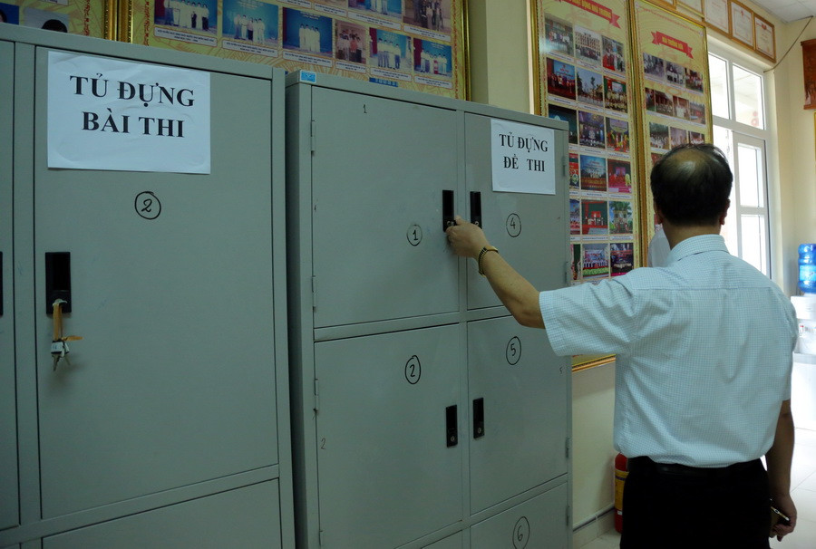 Tại điểm thi Trường THPT Hoàng Văn Thụ đã chuẩn bị hai tủ đựng bài thi. Ảnh Việt Hà Tại điểm thi Trường THPT Hoàng Văn Thụ đã chuẩn bị hai tủ đựng bài thi. Ảnh Việt Hà