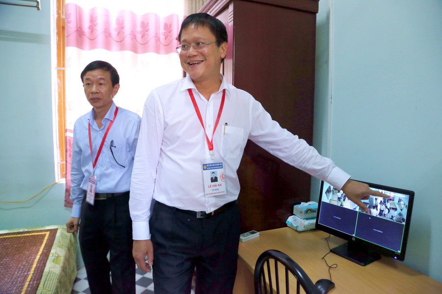 Thứ trưởng Lê Hải An lưu ý: Camera giám sát tại các điểm thi phải được cài đặt theo thời gian thực. Thứ trưởng Lê Hải An lưu ý: Camera giám sát tại các điểm thi phải được cài đặt theo thời gian thực.