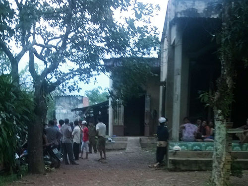 3 mẹ con chết trong tư thế treo cổ trong nhà bếp