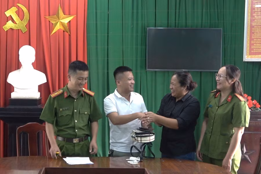 Chị Nguyễn Thị Nhung đã trao trả lại tài sản cho anh Điền Văn Bắc, trú tại tỉnh Nghệ An.