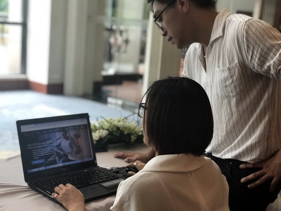 Các đại biểu dự buổi lễ trải nghiệm sản phầm CLS.Trade Các đại biểu dự buổi lễ trải nghiệm sản phầm CLS.Trade