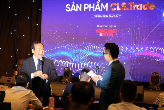 Ông Nguyễn Khắc Thành Đạt - Thạc sĩ, Giám Đốc Viện Đào tạo NLP Tâm Thức Mới Tp. Hồ Chí Minh chia sẻ về sản phẩm CLS.Trade tại lễ ra mắt Ông Nguyễn Khắc Thành Đạt - Thạc sĩ, Giám Đốc Viện Đào tạo NLP Tâm Thức Mới Tp. Hồ Chí Minh chia sẻ về sản phẩm CLS.Trade tại lễ ra mắt