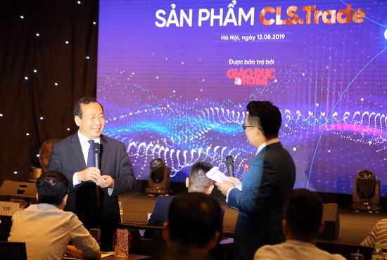 Ông Nguyễn Khắc Thành Đạt - Thạc sĩ, Giám Đốc Viện Đào tạo NLP Tâm Thức Mới Tp. Hồ Chí Minh chia sẻ về sản phẩm CLS.Trade tại lễ ra mắt