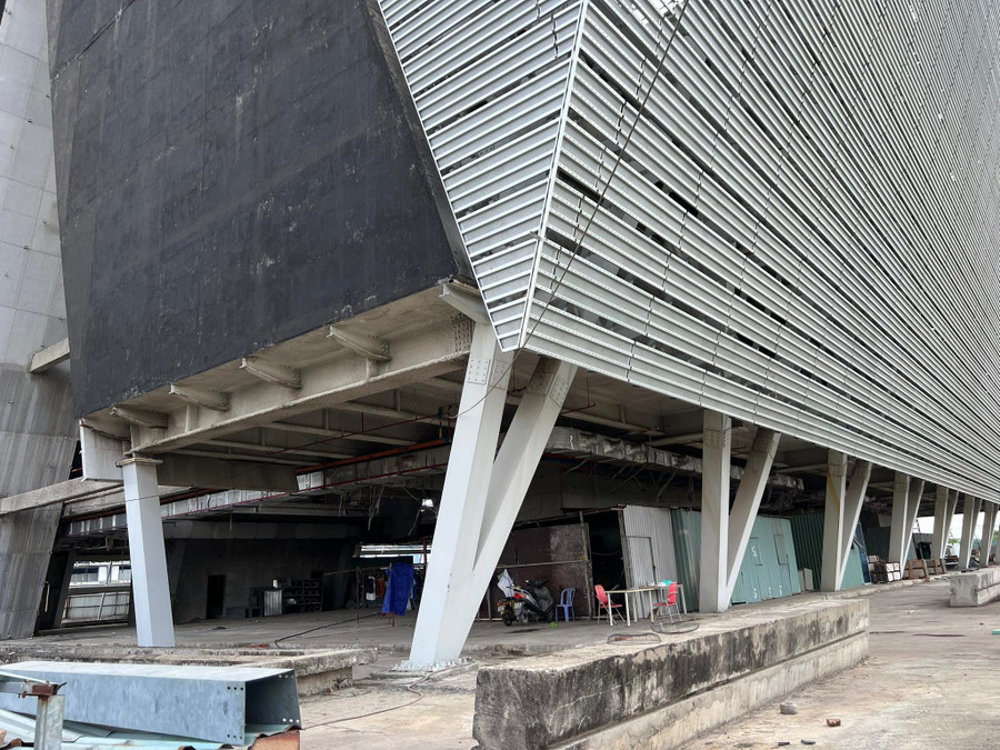 Bên trong dự ánTrung tâm triển lãm quy hoạch TPHCM không một bóng công nhân. Bên trong dự ánTrung tâm triển lãm quy hoạch TPHCM không một bóng công nhân.