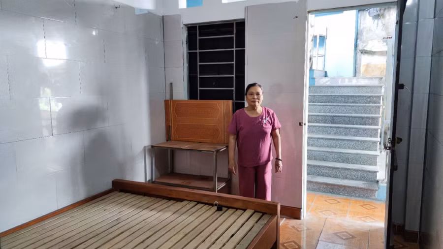 Gia đình bà Nguyễn Thị Thuận hiện còn trống quá nửa tổng số phòng do công nhân chuyển về quê.