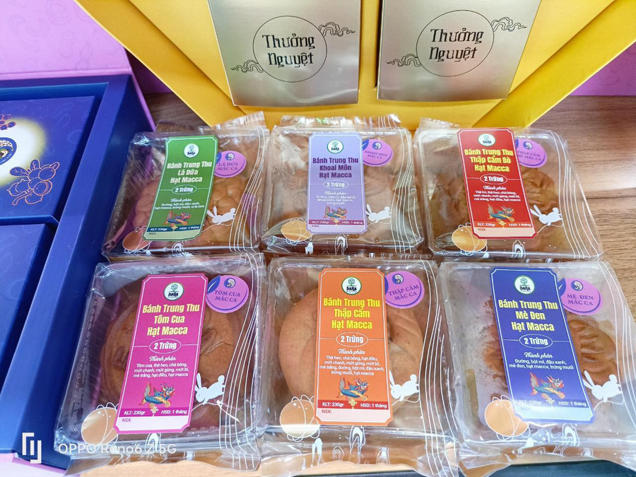 Bakafood tập trung 2 loại chính là bánh Trung thu dinh dưỡng, bánh Trung thu truyền thống. Bakafood tập trung 2 loại chính là bánh Trung thu dinh dưỡng, bánh Trung thu truyền thống.