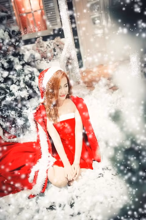 DJ Trang Moon gợi cảm trong sắc đỏ Noel - Ảnh 7 DJ Trang Moon gợi cảm trong sắc đỏ Noel - Ảnh 7