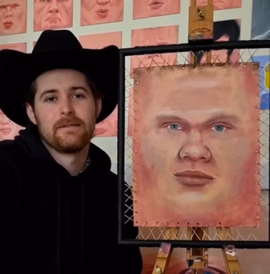 Hoạ sĩ Rory O'Keefe nói: “Erling Haaland là nàng thơ của tôi. Tôi đã vẽ cậu ấy hàng 100 lần theo nhiều cách khác nhau”.