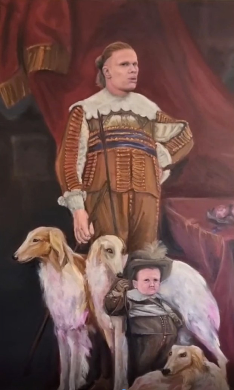 Haaland được ‘hoá thân’ đứng bên cạnh những chú chó săn.