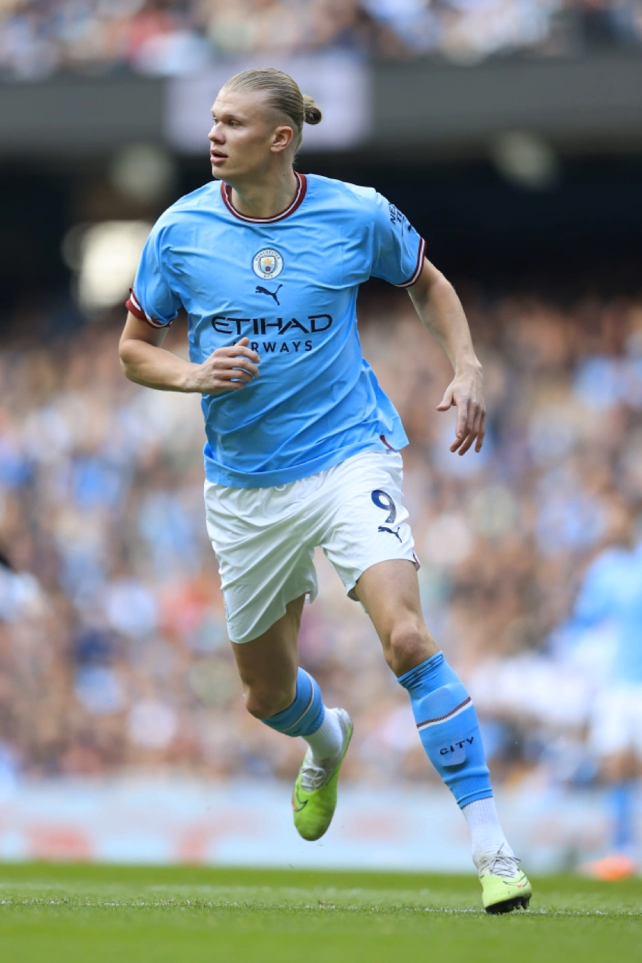 Chân sút Haaland đang bùng cháy trong màu áo Man City.