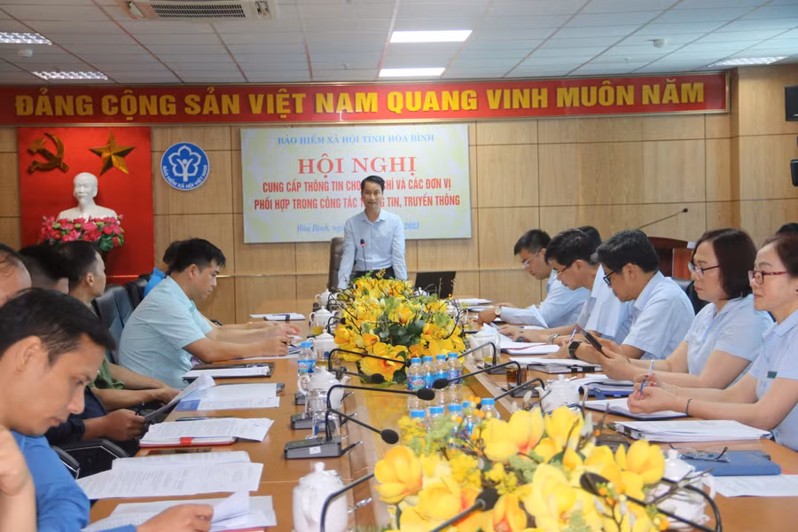 BHXH Hoà Bình tổ chức hội nghị với các sở, ban, ngành.