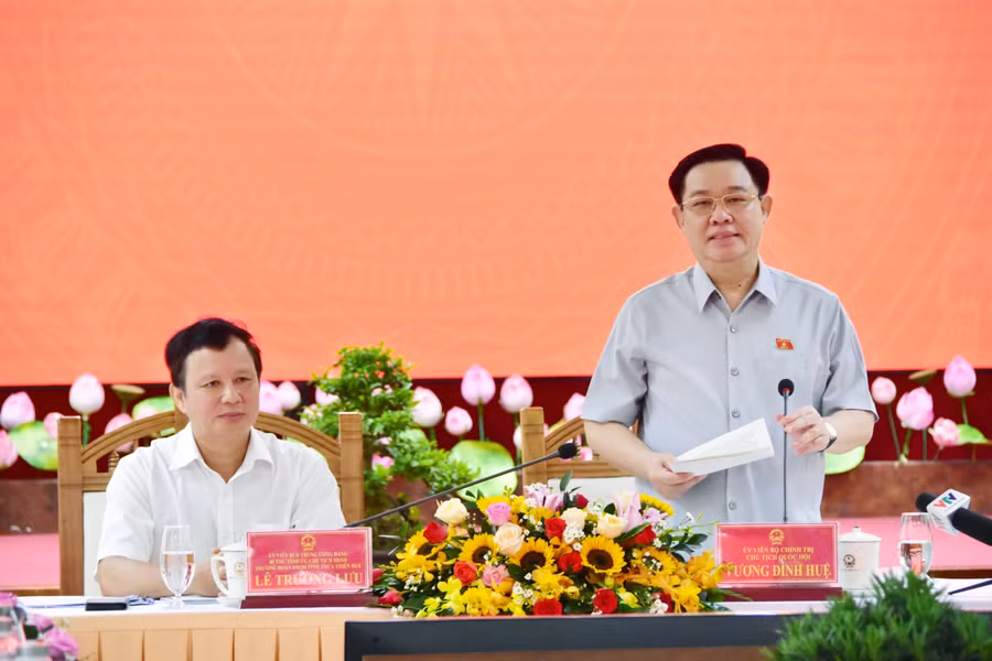 Chủ tịch Quốc hội Vương Đình Huệ làm việc với Ban Thường vụ Tỉnh ủy Thừa Thiên - Huế.