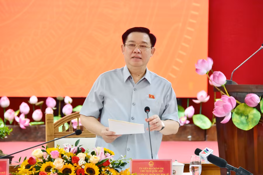 Chủ tịch Quốc hội Vương Đình Huệ phát biểu tại buổi làm việc.