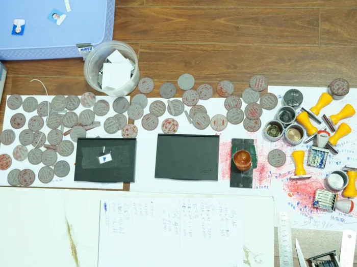 Con dấu để các đối tượng làm giấy tờ giả.