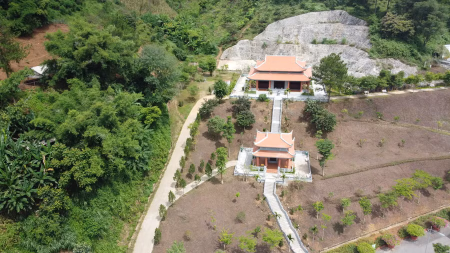 Giai đoạn 1, UBND huyện Mai Sơn đã xây dựng và khánh thành khu tưởng niệm tâm linh ở Ngã 3 Cò Nòi.