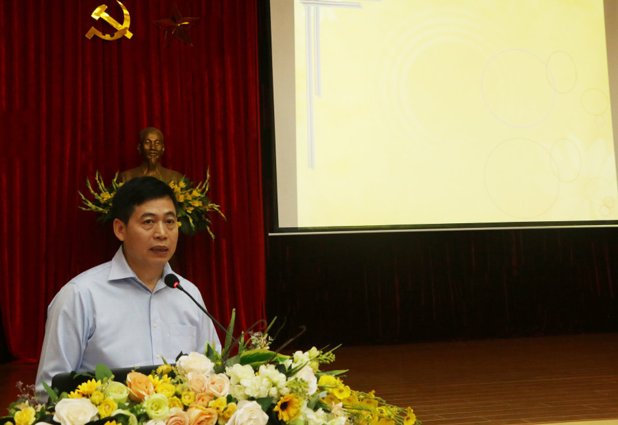 Ông Nguyễn Thành Phúc – Cục trưởng Cục trưởng Cục Tin học hóa, Bộ Thông tin và Truyền thông phát biểu tại Hội thảo Ông Nguyễn Thành Phúc – Cục trưởng Cục trưởng Cục Tin học hóa, Bộ Thông tin và Truyền thông phát biểu tại Hội thảo