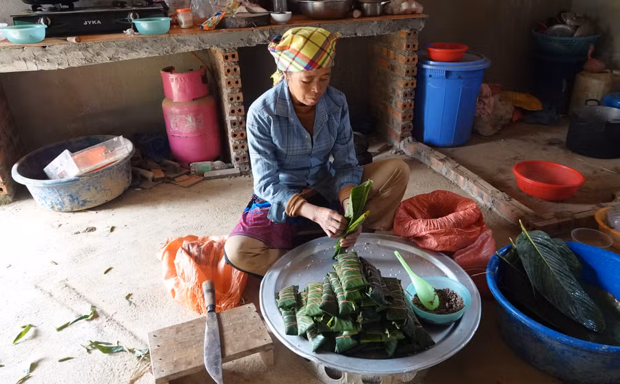 Người dân nghèo ở huyện Mù Cang Chải bị ảnh hưởng bởi thiên tai chuẩn bị Tết.