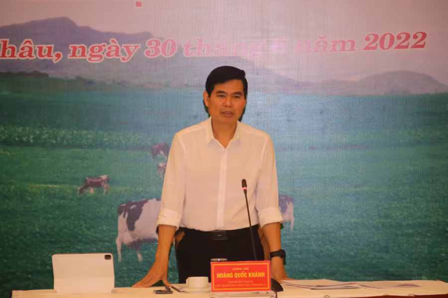 Ông Hoàng Quốc Khánh, Chủ tịch UBND tỉnh Sơn La phát biểu tại cuộc họp.