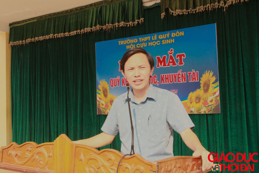 Thầy Từ Hữu Sơn, Hiệu trưởng trường Lê Quý Đôn phát biểu tại Lễ ra mắt Quỹ khuyến học, khuyến tài.