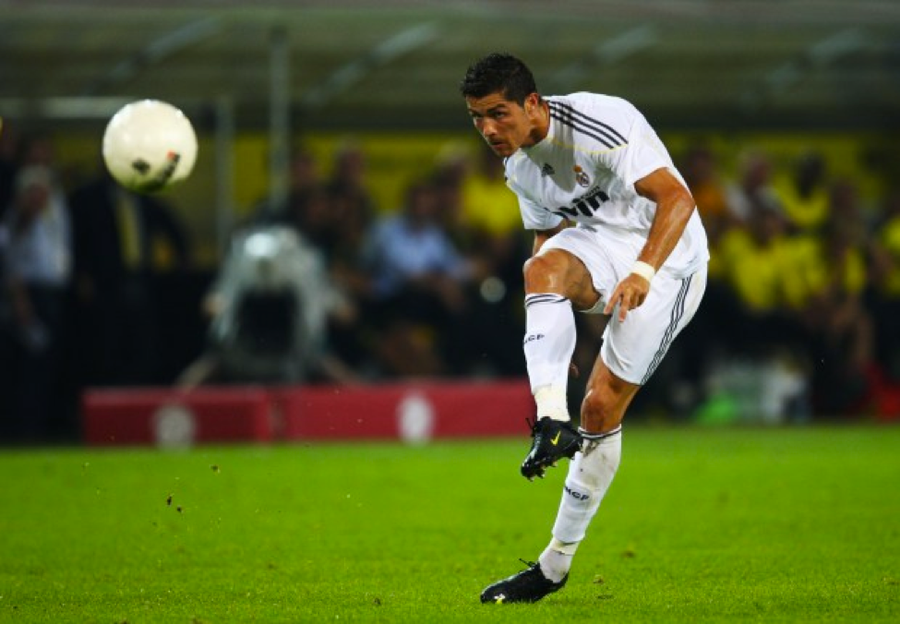 Ronaldo đã tạo ra tác động đáng kinh ngạc khi đến Real Madrid vào năm 2009, giống như Bellingham hiện tại. Ronaldo đã tạo ra tác động đáng kinh ngạc khi đến Real Madrid vào năm 2009, giống như Bellingham hiện tại.