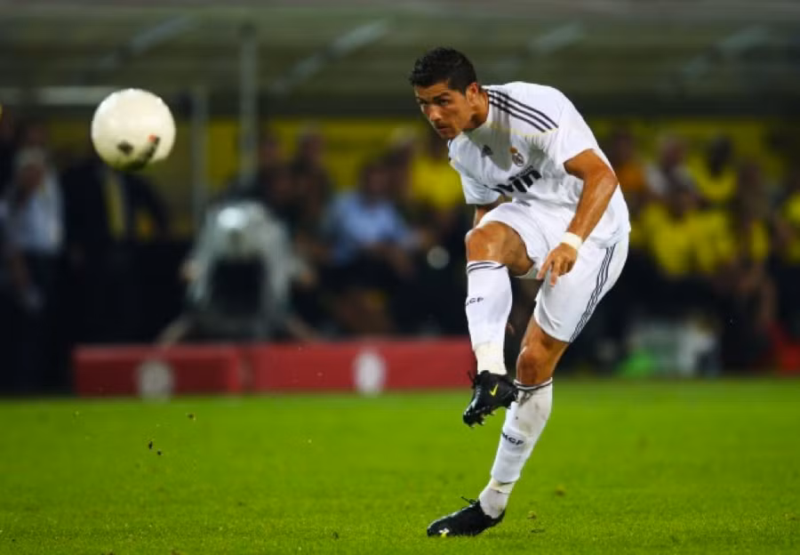 Ronaldo đã tạo ra tác động đáng kinh ngạc khi đến Real Madrid vào năm 2009, giống như Bellingham hiện tại.