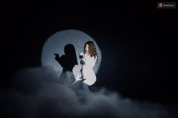 Trương Ngọc Ánh phấn khích cổ vũ trai đẹp cởi trần khoe cơ bắp - Ảnh 2.