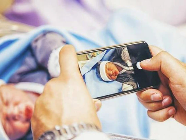 5 kiểu ảnh của bé mẹ đăng lên Facebook dễ hại con