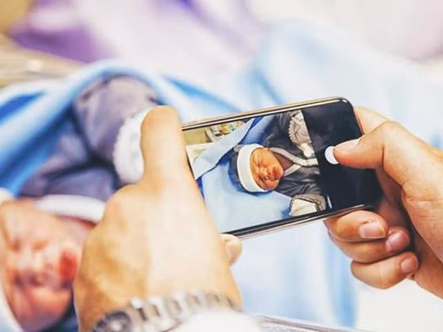 5 kiểu ảnh của bé mẹ đăng lên Facebook dễ hại con