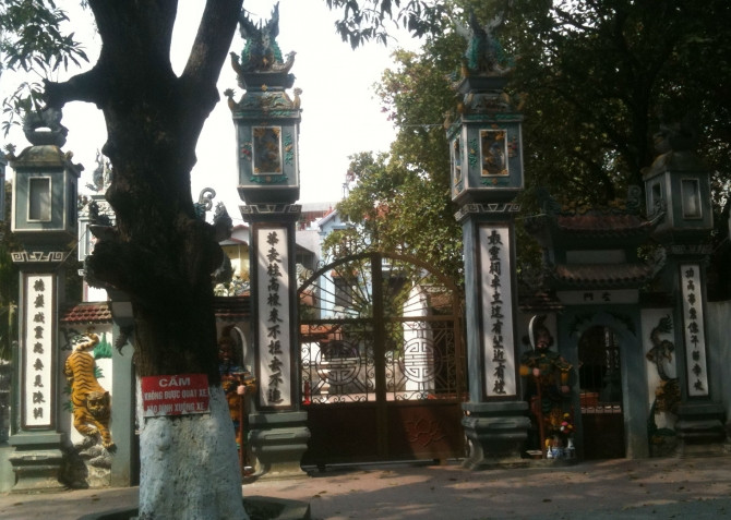 Sự thật clip kiệu “bay” húc vỡ kính ô tô ở phường Xuân Đỉnh - Ảnh 3 Sự thật clip kiệu “bay” húc vỡ kính ô tô ở phường Xuân Đỉnh - Ảnh 3