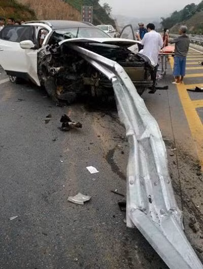 Tai nạn kinh hoàng trên đường cao tốc Hà Nội - Lào Cai