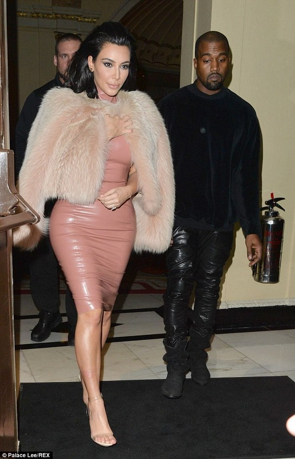 Kim “siêu vòng 3” bị chế nhạo khi mặc váy bó sát ảnh 5