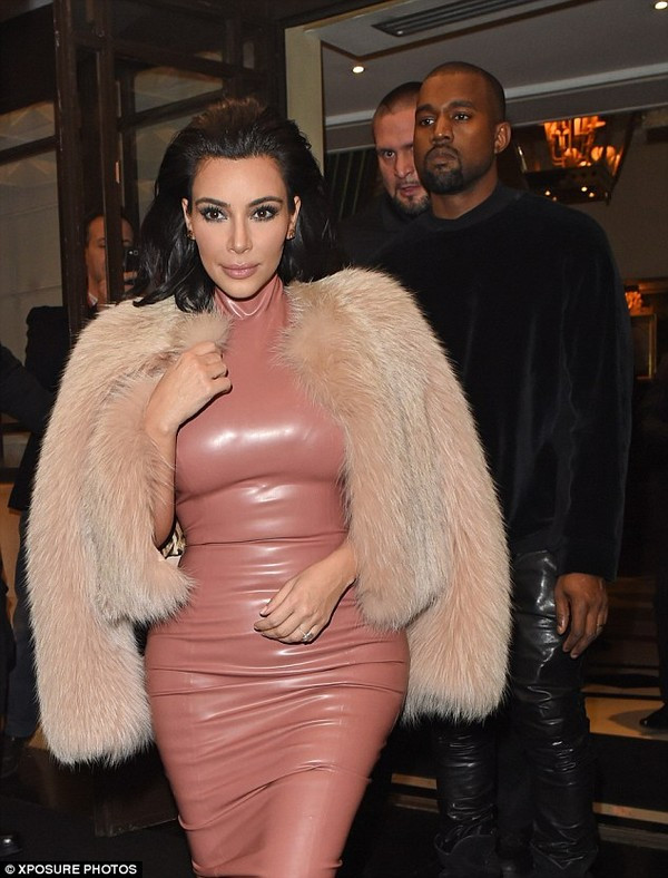 Kim “siêu vòng 3” bị chế nhạo khi mặc váy bó sát ảnh 2