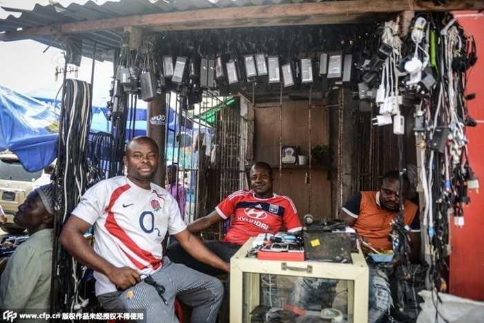 Khu chợ Trời máy tính, điện thoại bày bán như rau, cá ảnh 1