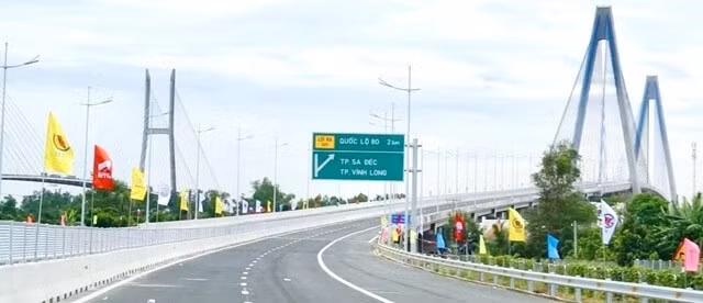 Đảm bảo an toàn khai thác tạm tuyến chính cao tốc Mỹ Thuận - Cần Thơ.