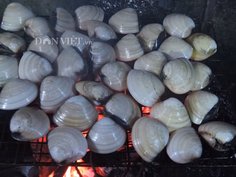 thom nong ngao nuong ngay chom dong hinh anh 2