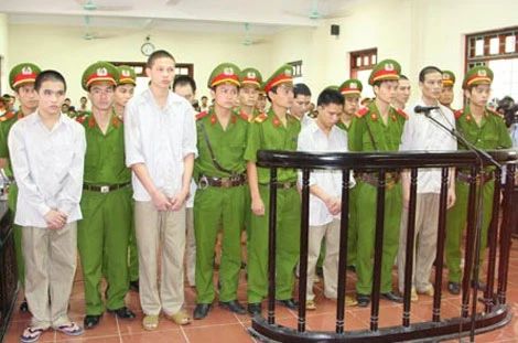 Xét xử lại sơ thẩm vụ "quan tài diễu phố" ở Vĩnh Phúc