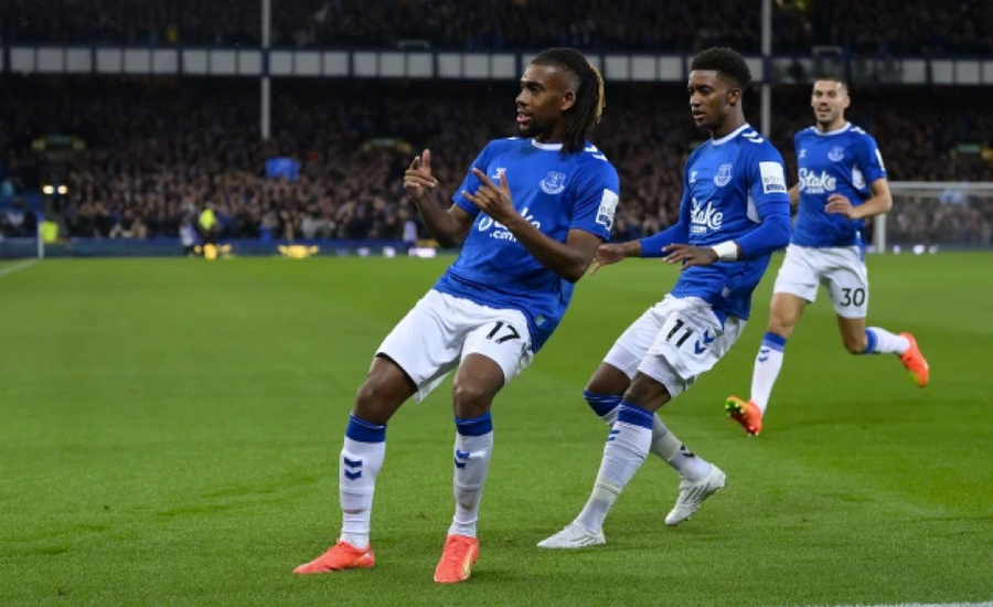 Everton mở tỷ số ở ngay phút thứ 5 nhưng chung cuộc thua Man Utd 1-2. Everton mở tỷ số ở ngay phút thứ 5 nhưng chung cuộc thua Man Utd 1-2.