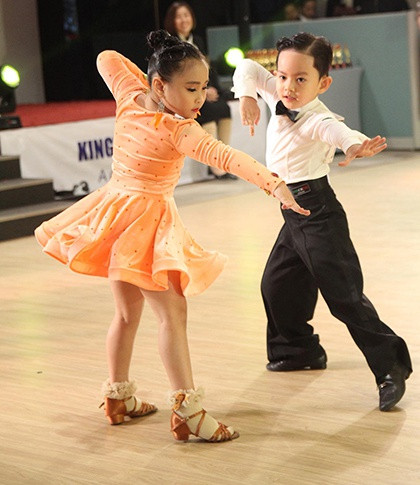 Con trai 4 tuoi cua Khanh Thi gianh 2 huy chuong dancesport hinh anh 2 kbi.jpg