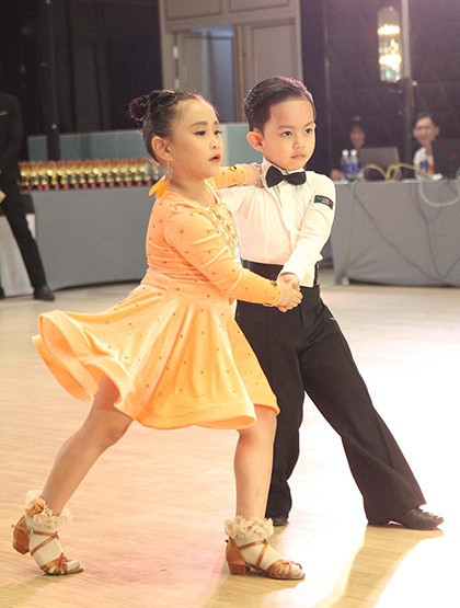 Con trai 4 tuoi cua Khanh Thi gianh 2 huy chuong dancesport hinh anh 1 kbi1.jpg