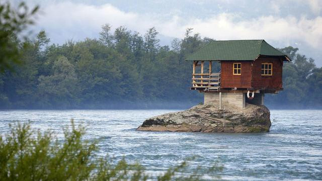 Ngôi nhà độc dị cheo leo trên mỏm đá, hút trăm khách mỗi ngày hình ảnh 5 ngoi nha doc di cheo leo tren mom da, hut tram khach moi ngay hinh anh 5