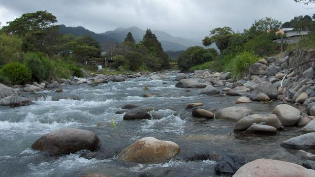 Ngôi nhà độc dị cheo leo trên mỏm đá, hút trăm khách mỗi ngày hình ảnh 4 ngoi nha doc di cheo leo tren mom da, hut tram khach moi ngay hinh anh 4