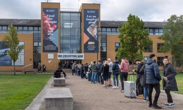 Sinh viên Anh có thể phải nhường suất học cho sinh viên quốc tế.